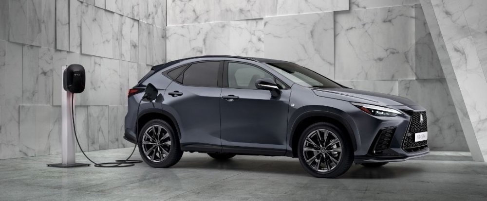 Lexus rozšiřuje nabídku pohonů a již tradičně je hlavním partnerem Primátorek